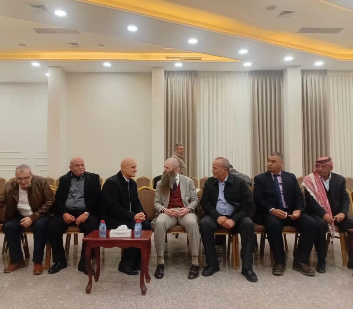 السفير الأمريكي يعزي عشيرة الحجازين في بيت الفحيص