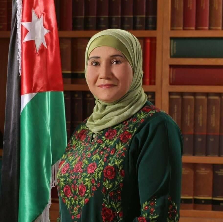 الدكتورة آمنه الغراغير تعلن ترشحها للانتخابات