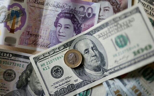 انخفاض الاسترليني مقابل الدولار واليورو