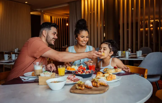 الوقت الذهبي لتناول الإفطار ..  خبراء يجيبون عن السؤال الحائر