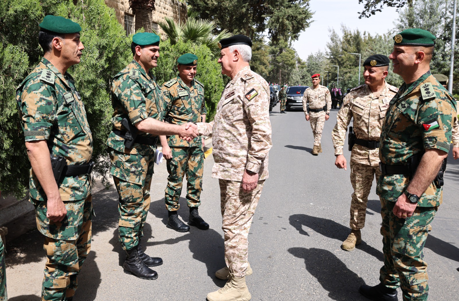 الحنيطي يزور قيادة الحرس الملكي الخاص 