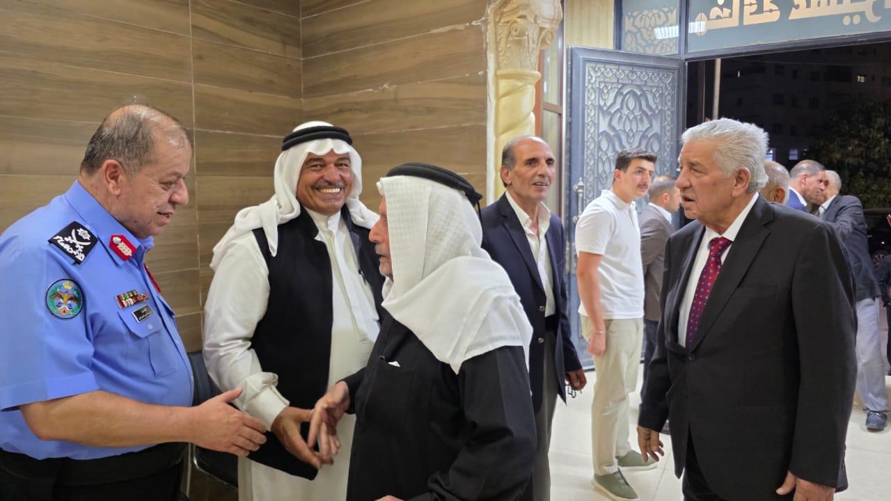 اللواء الدباس يستقبل المهنئين بديوان عشيرته بالسلط بمناسبة ترفيعه