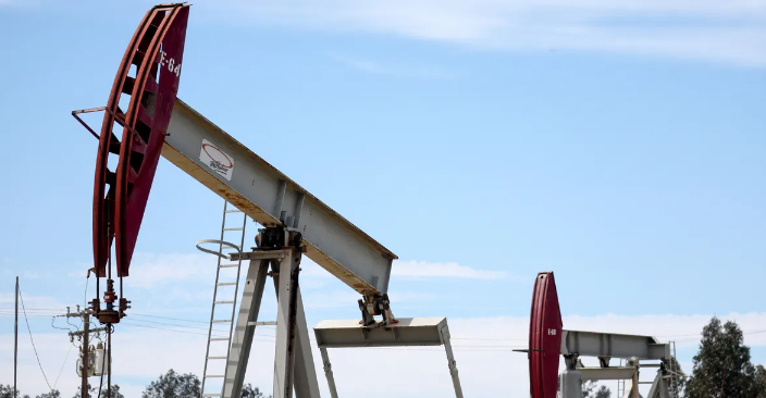Image:النفط يقفز 2% وسط ترقب لبيانات التضخم الأميركية