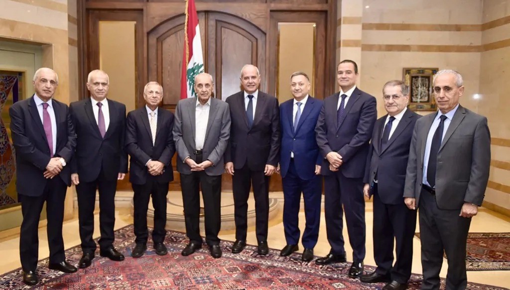 رئيس النواب اللبناني يتسلم مذكرة تطالب بالتمسك بـ اليونيفيل