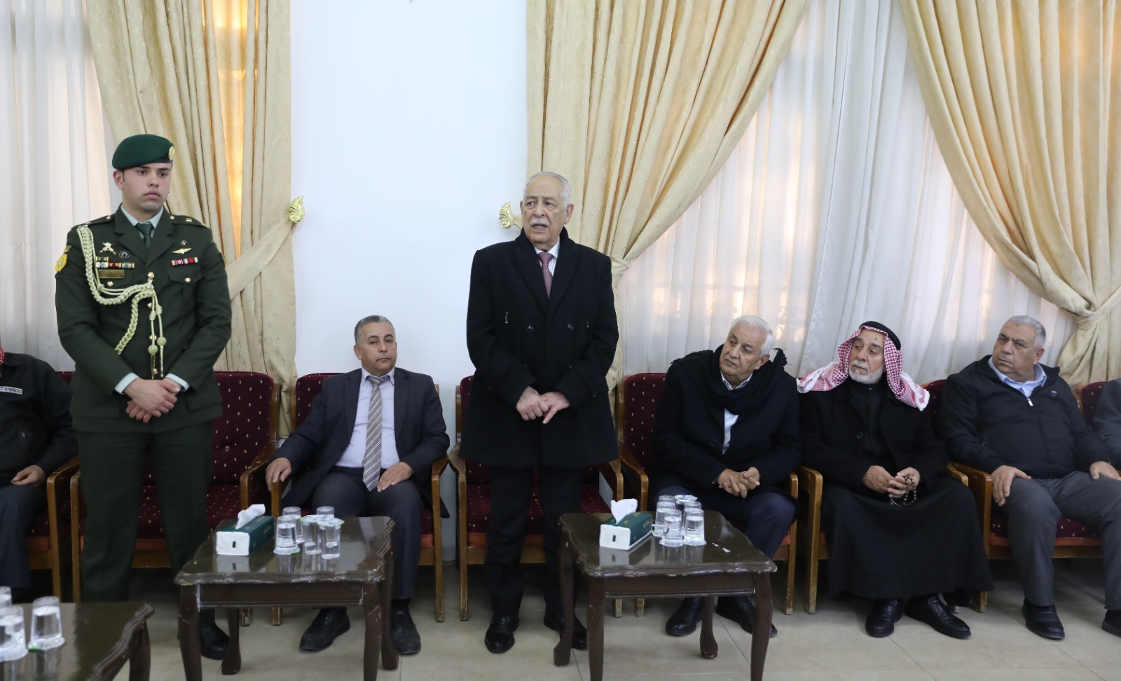 مندوبا عن الملك وولي العهد ..  العيسوي يعزي العمايرة والخرابشة