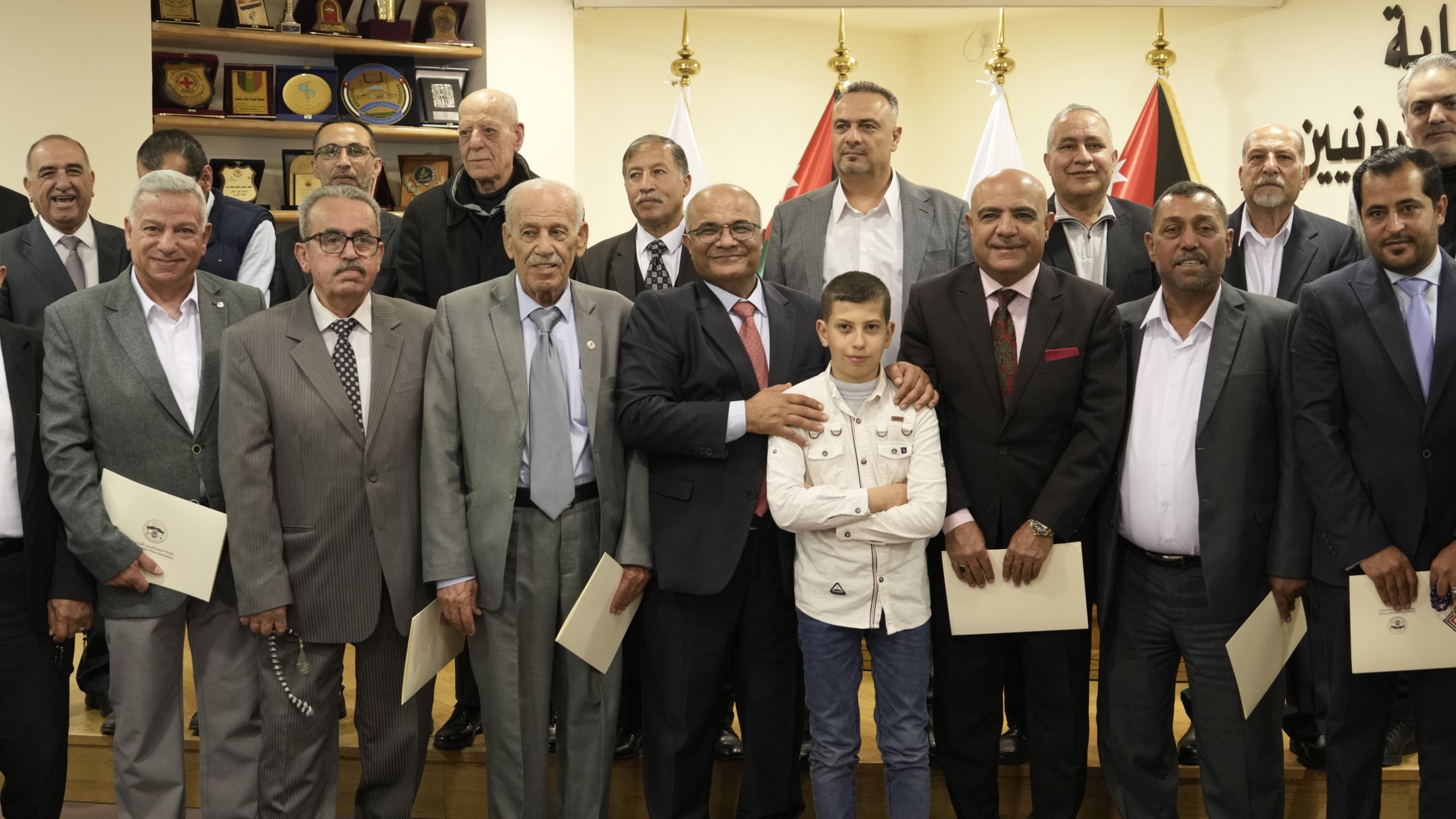 الصحفيين تكرم الفائزين بجوائز الحسين ومن أمضوا 25 عاما في المهنة