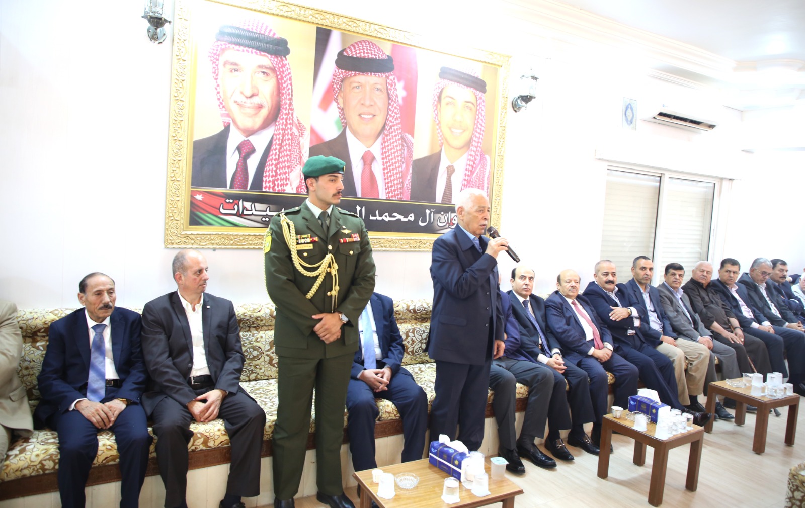 مندوبا عن الملك وولي العهد ..  العيسوي يعزي عبيدات والذيب ومشعل والبدري