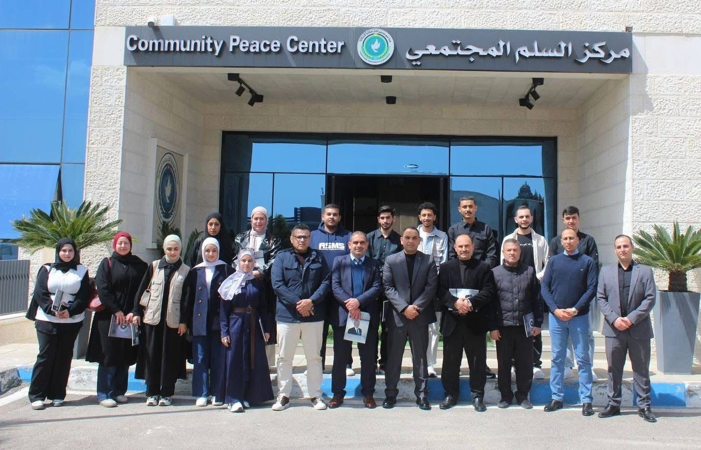 وفد من طلبة جامعة إربد الأهلية يَزور مركز السِّلم المجتمعي بهدف توعوية وتُعزيز الوعي والانتماء الوطني للطلبة