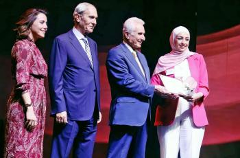 طالبة في الشرق الأوسط تحقق مركزًا متقدمًا في جائزة المعلم المتميز