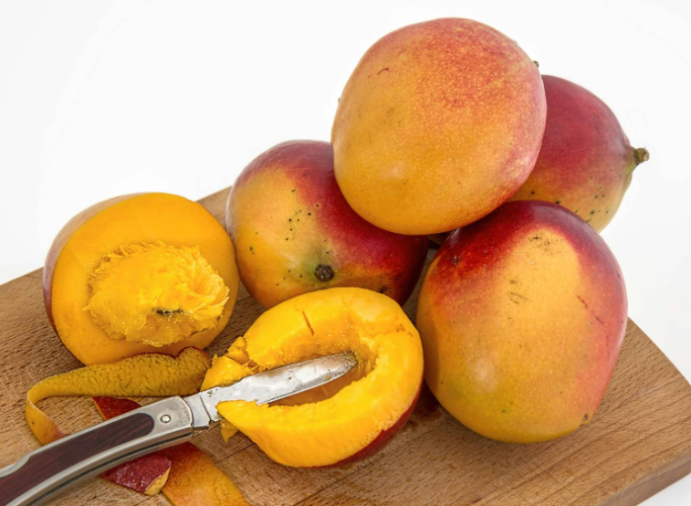 من المشمش للتمر ..  لماذا يجب أن تضيف الفواكه ذات النواة إلى نظامك الغذائي؟