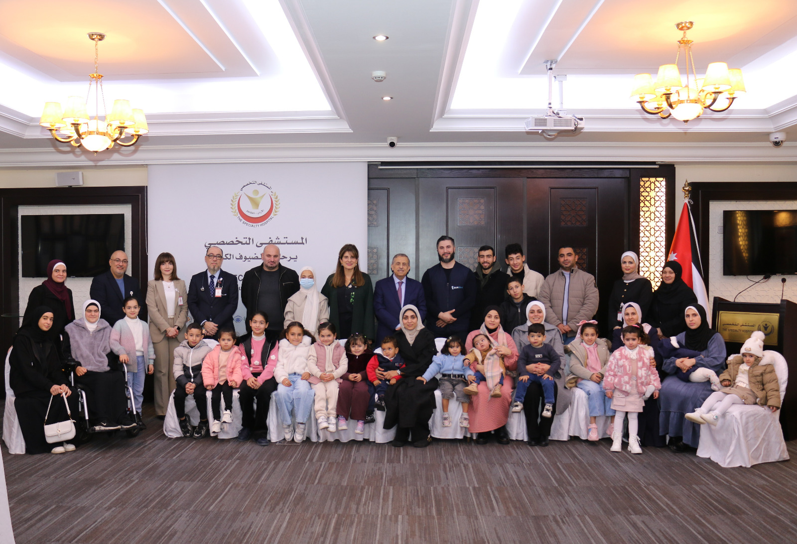 الأميرة دينا مرعد تزور المستشفى التخصصي وتتابع أوضاع مرضى غزة