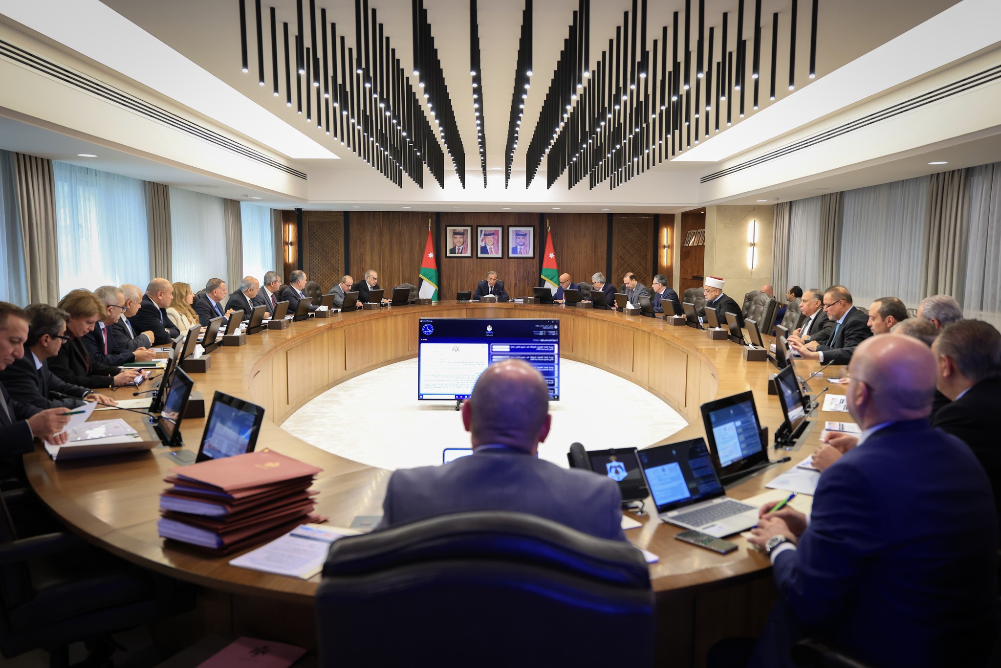 الحكومة تتخذ قرارات لضمان استدامة أمن الطَّاقة وسلاسل التَّزويد والإمداد