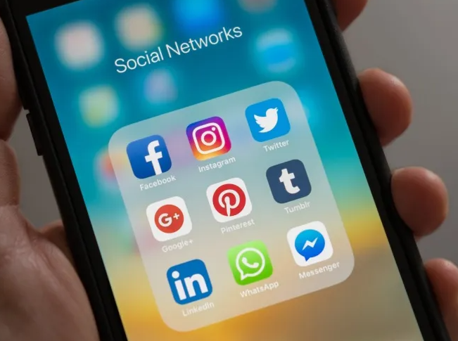 بعد أستراليا ..  أي الدول ستحظر مواقع التواصل الاجتماعي للأطفال تاليًا؟