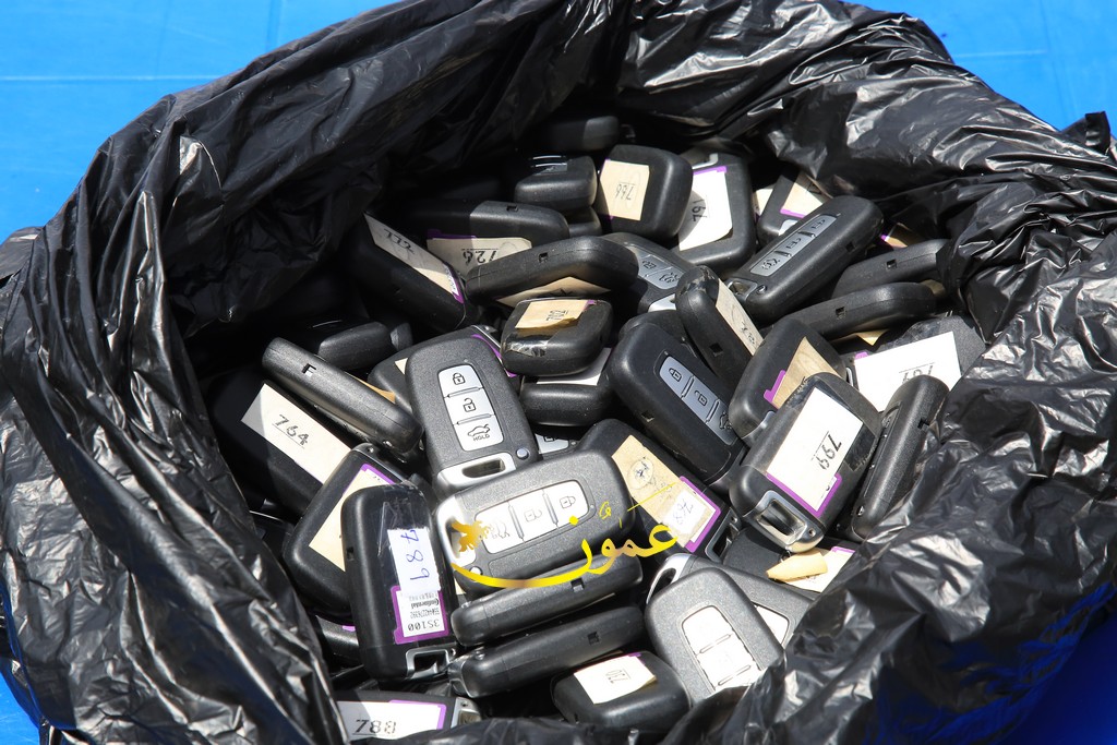 مكاتب تكسي الاستثمار ترسل مفاتيح مركباتها لوزير النقل (صور، فيديو)