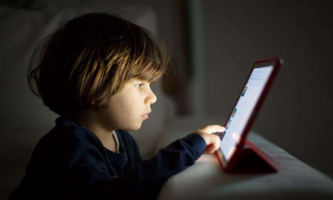 نصائح لتقليل وقت استخدام الأطفال للشاشات