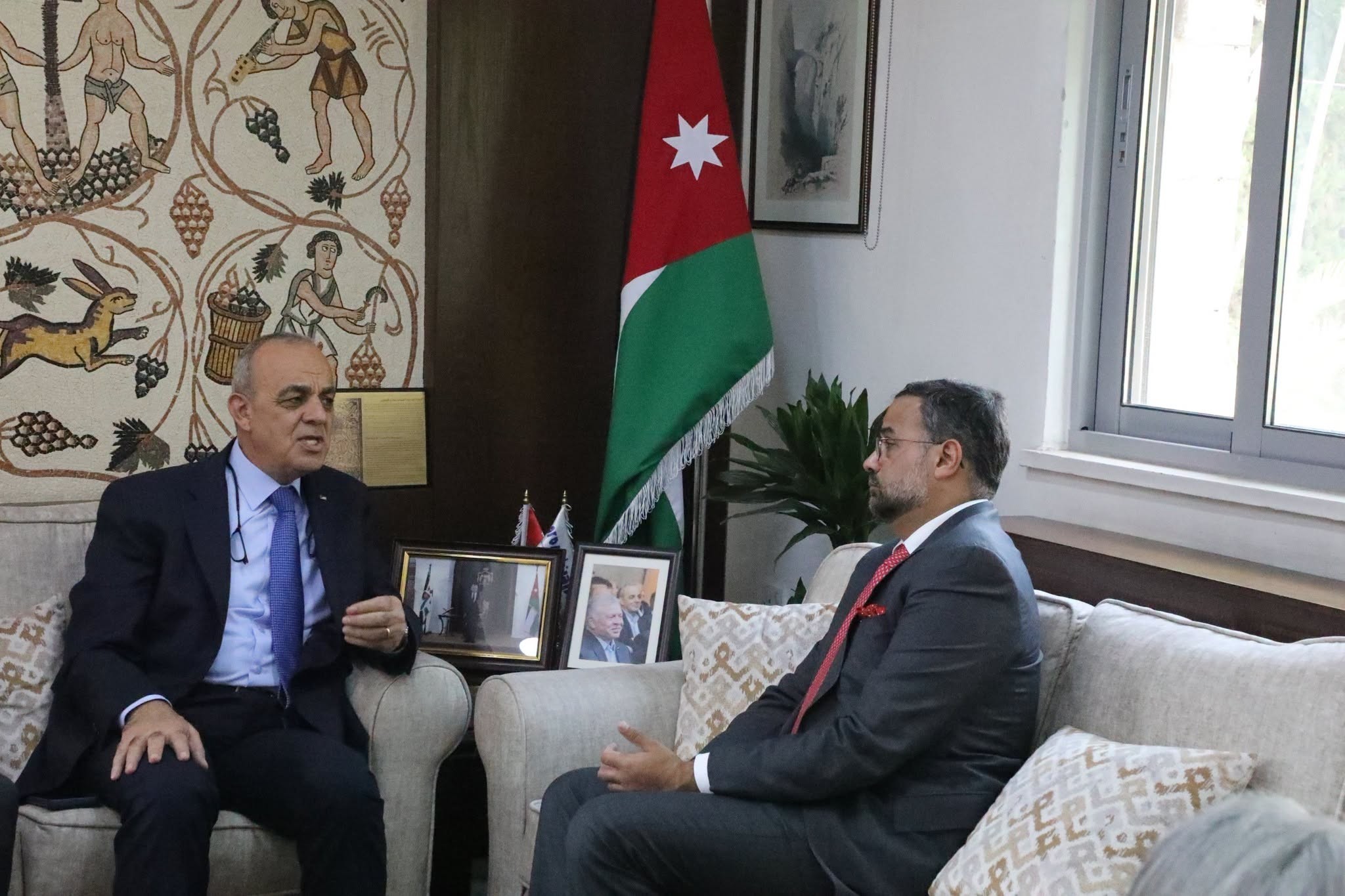 حجازين ورئيس مجلس إدارة هيئة السياحة البريطانية يبحثان تعزيز التعاون السياحي