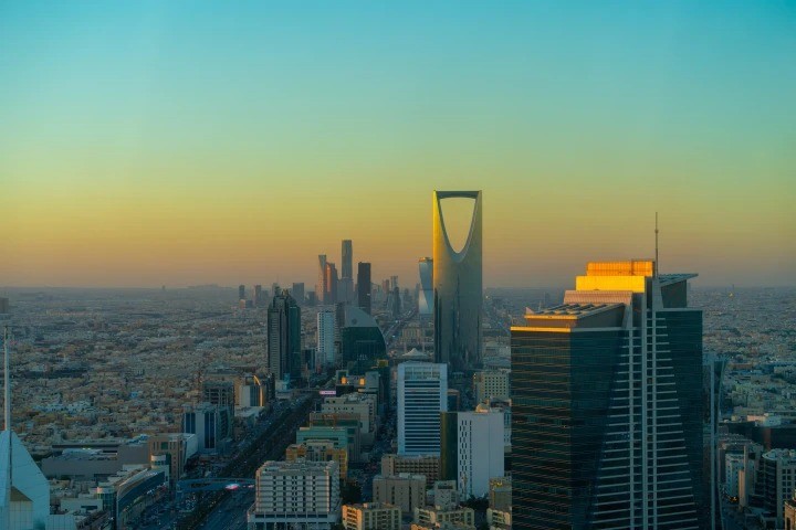 السعودية: سقوط شظايا باعتراض صاروخين في مدينة الرياض