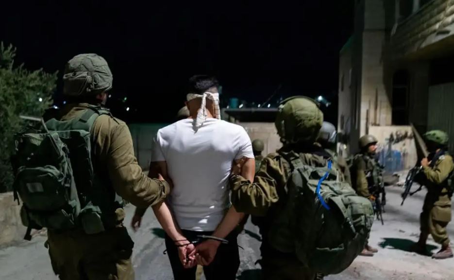 الاحتلال يعتقل 19 فلسطينيا بالضفة الغربية