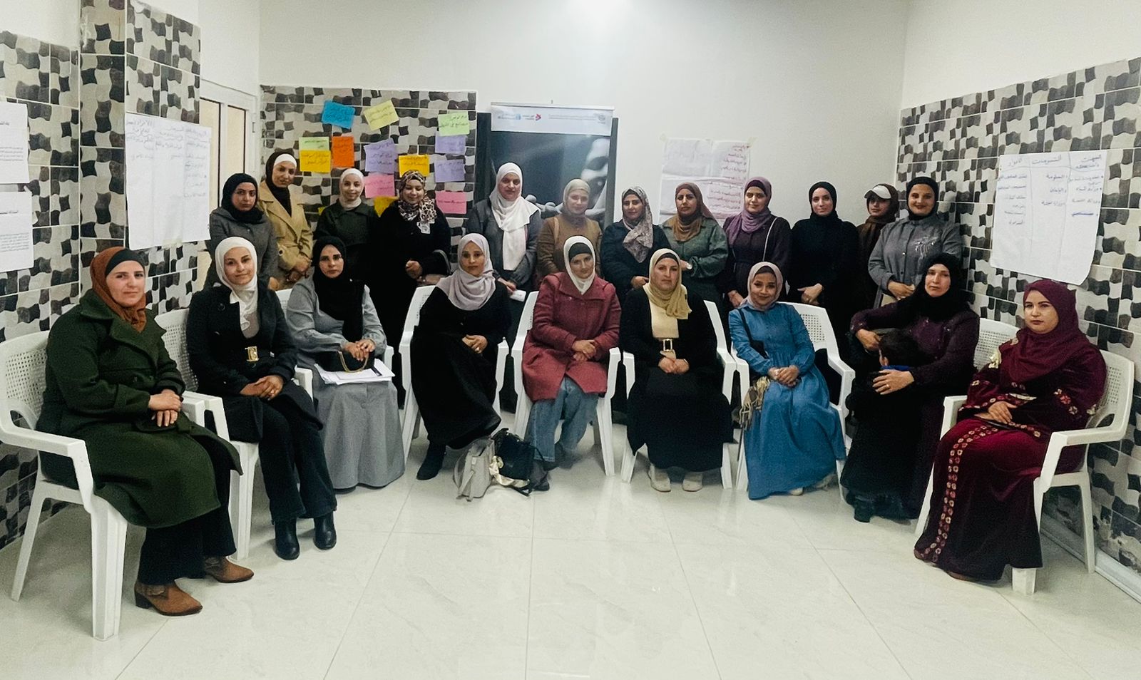 جلسة لرفع الوعي حول القيادة النسائية والمشاركة المدنية في جبل بني حميدة