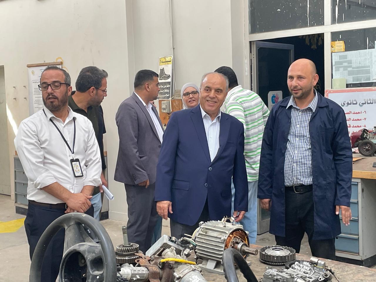 وزير التربية يتفقد مدارس بالعقبة