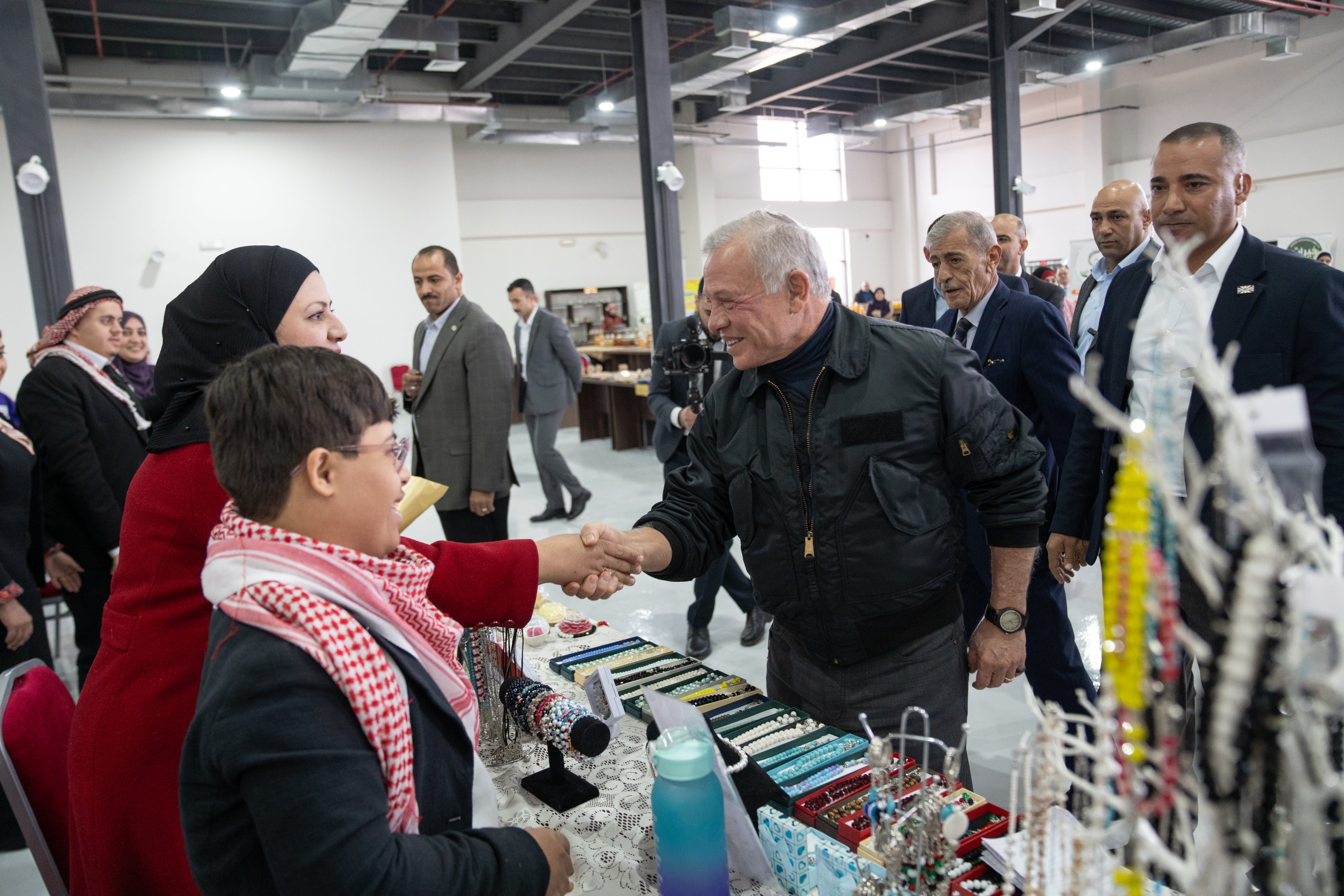 الملك يفتتح المعرض الدائم للمنتجات الزراعية والريفية في إربد 