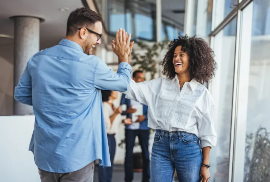 العلاقات الضيقة ليست انطوائية ..  9 صفات تحدد الفرق