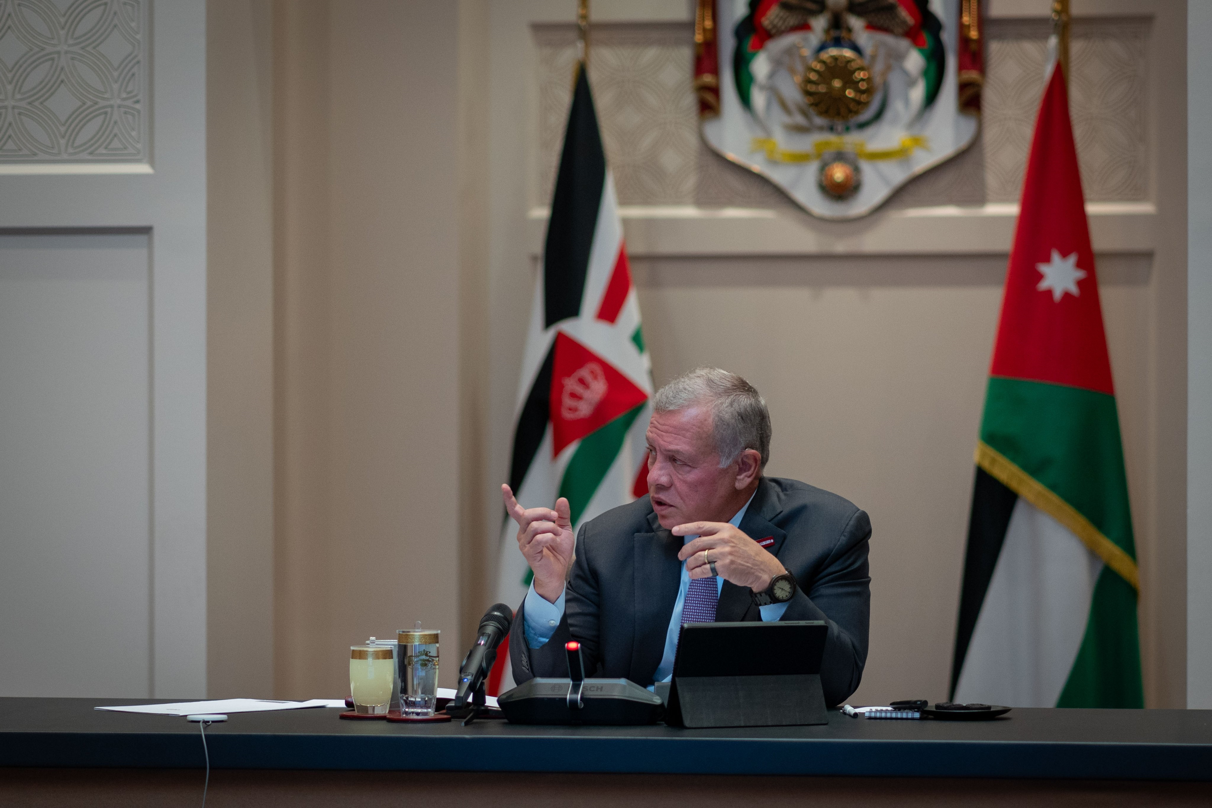 الملك يتابع تقدم سير العمل في مشاريع سياحية وبيئية (صور)