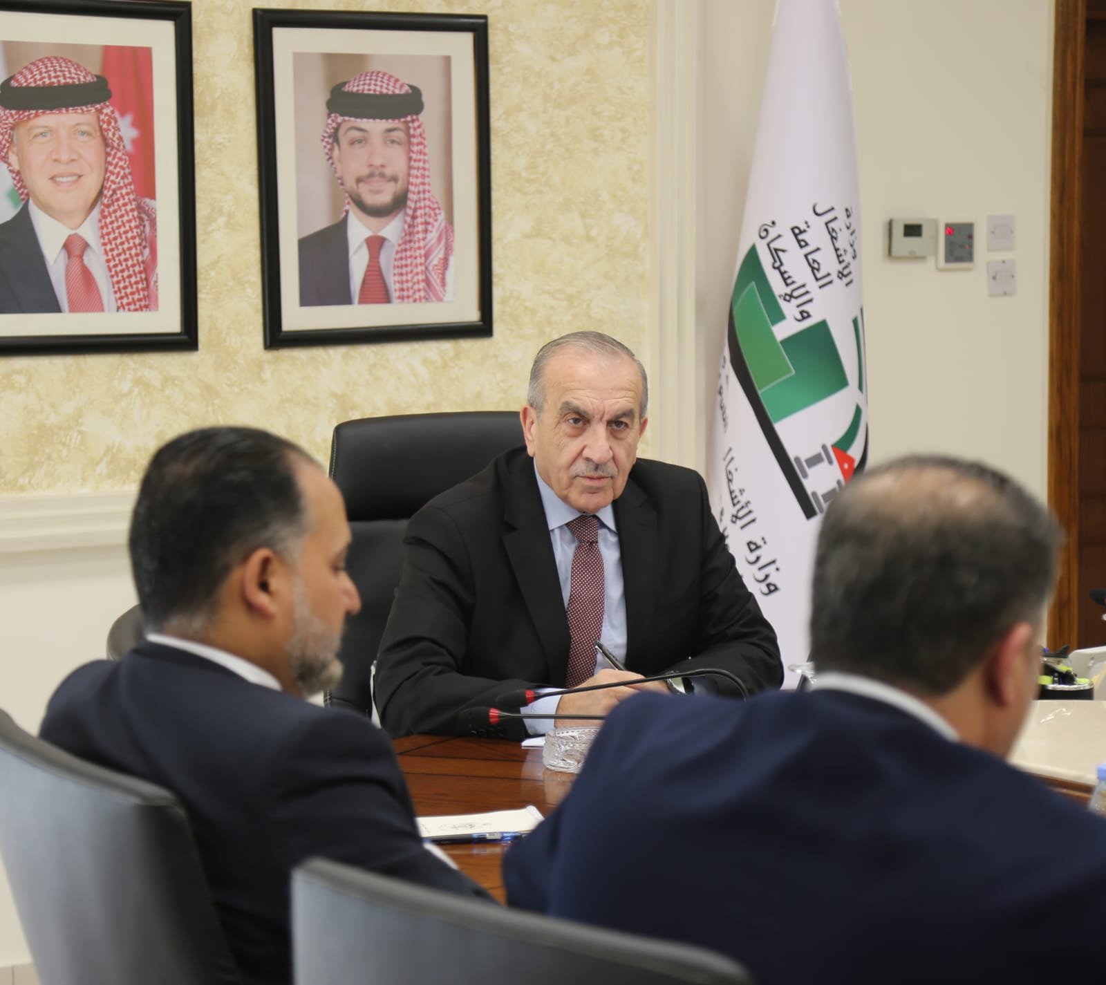 أبو السمن يوجه بتقديم الدعم لمعالجة أضرار الطرق ضمن سلطة وادي الأردن