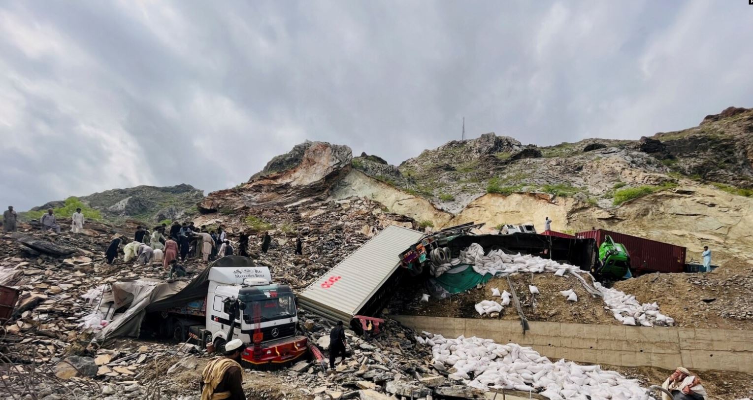 Image:8 قتلى حصيلة انزلاق تربة على معبر حدودي بين أفغانستان وباكستان