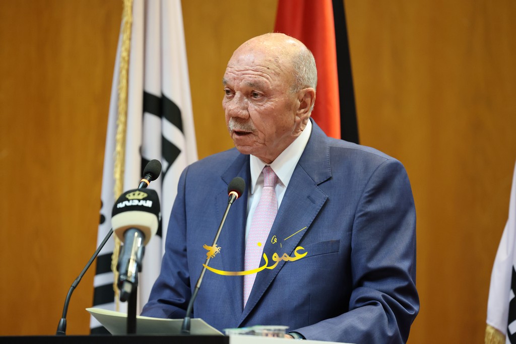 إشهار كتاب وطن بحجم الأمل للعين زهير أبو فارس 