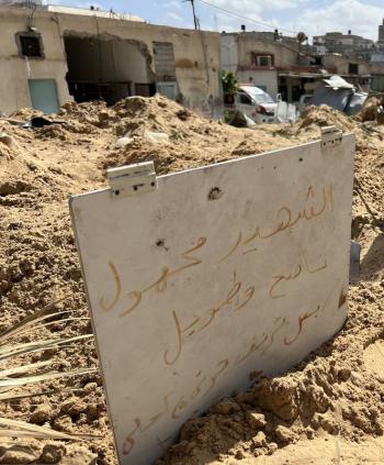 الأمم المتحدة: 20 جثة دفن أصحابها أحياءً بمجمع ناصر الطبي 