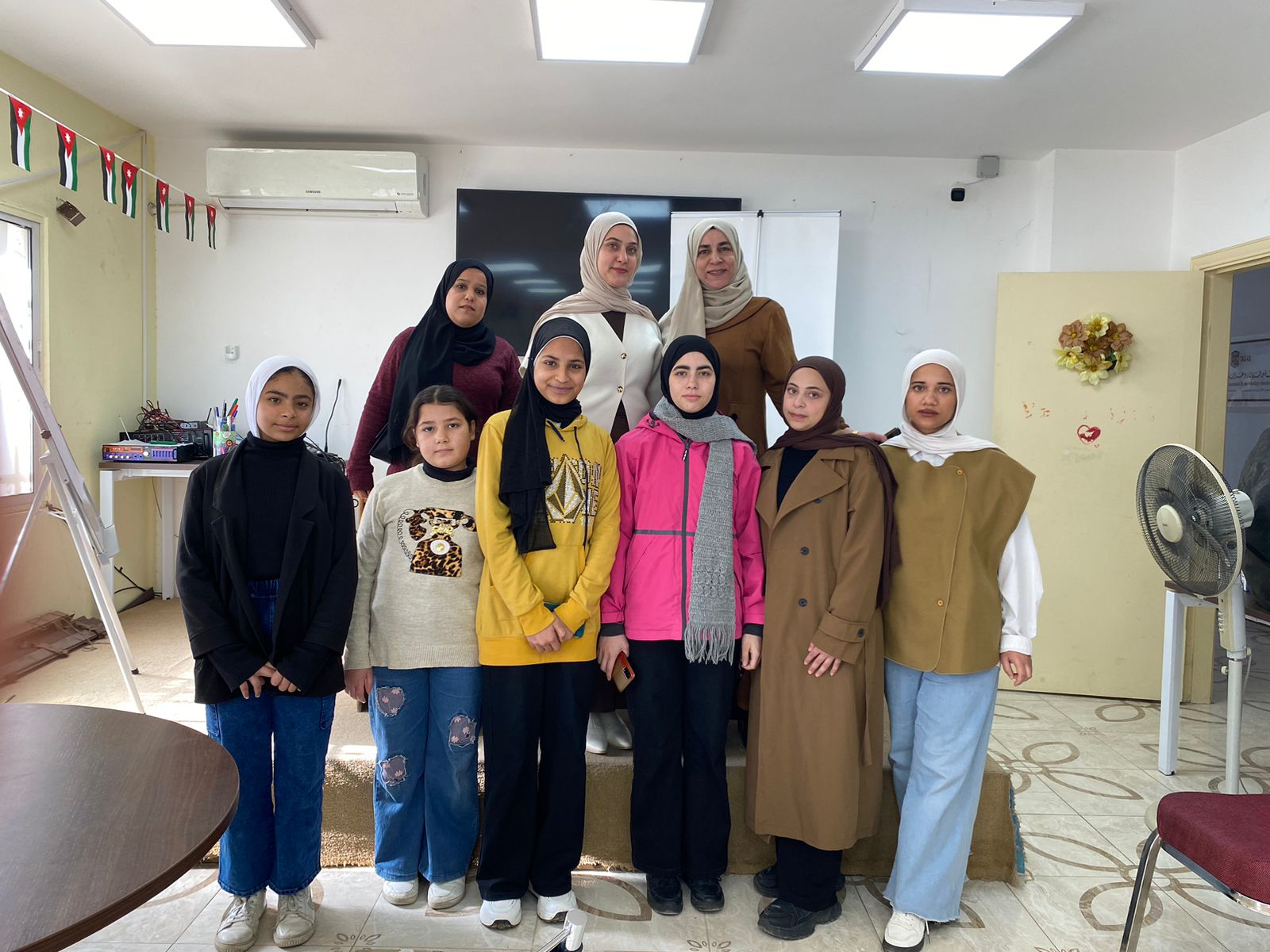 مركز شابات الوسطية ينظم جلسة توعوية حول برنامج تأمين رعاية