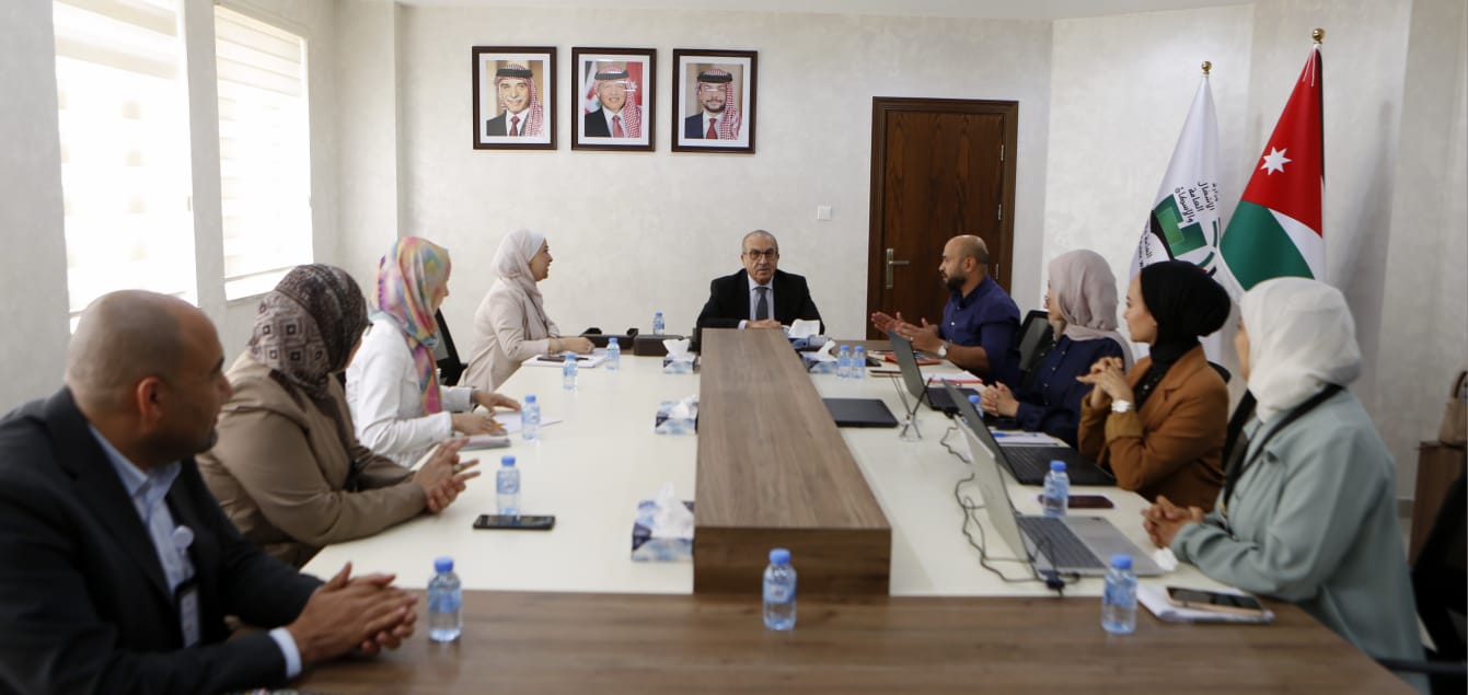 أبو السمن يطّلع على إنجازات نظام إدارة معلومات المشاريع الإنشائية
