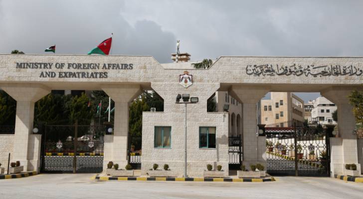 الخارجية تستدعي القائم بالأعمال الإيراني وتسلّمه احتجاجًا شديد اللهجة