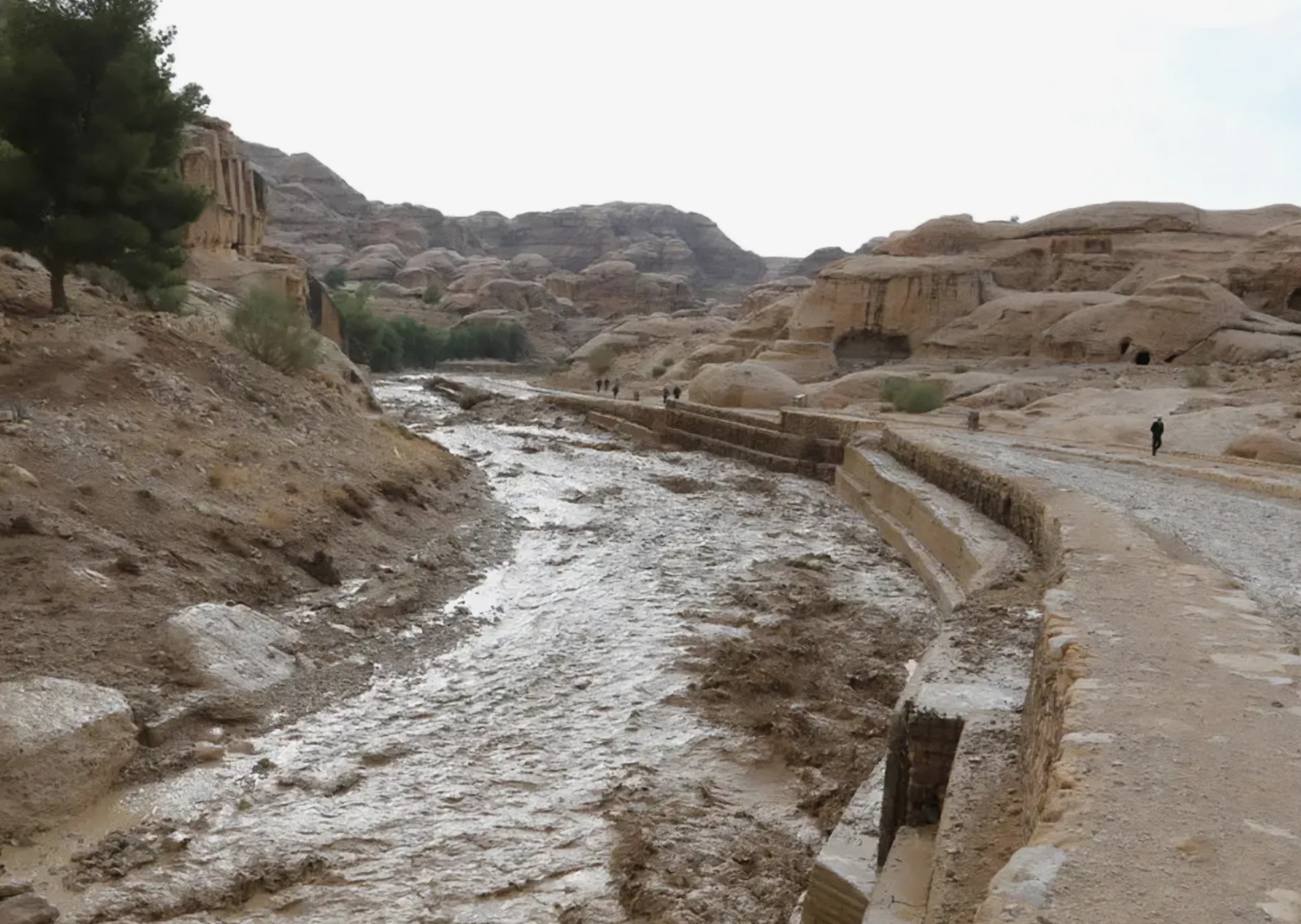 الأرصاد تنشر خريطة تحذيرية وتحدد مناطق تشكل السيول