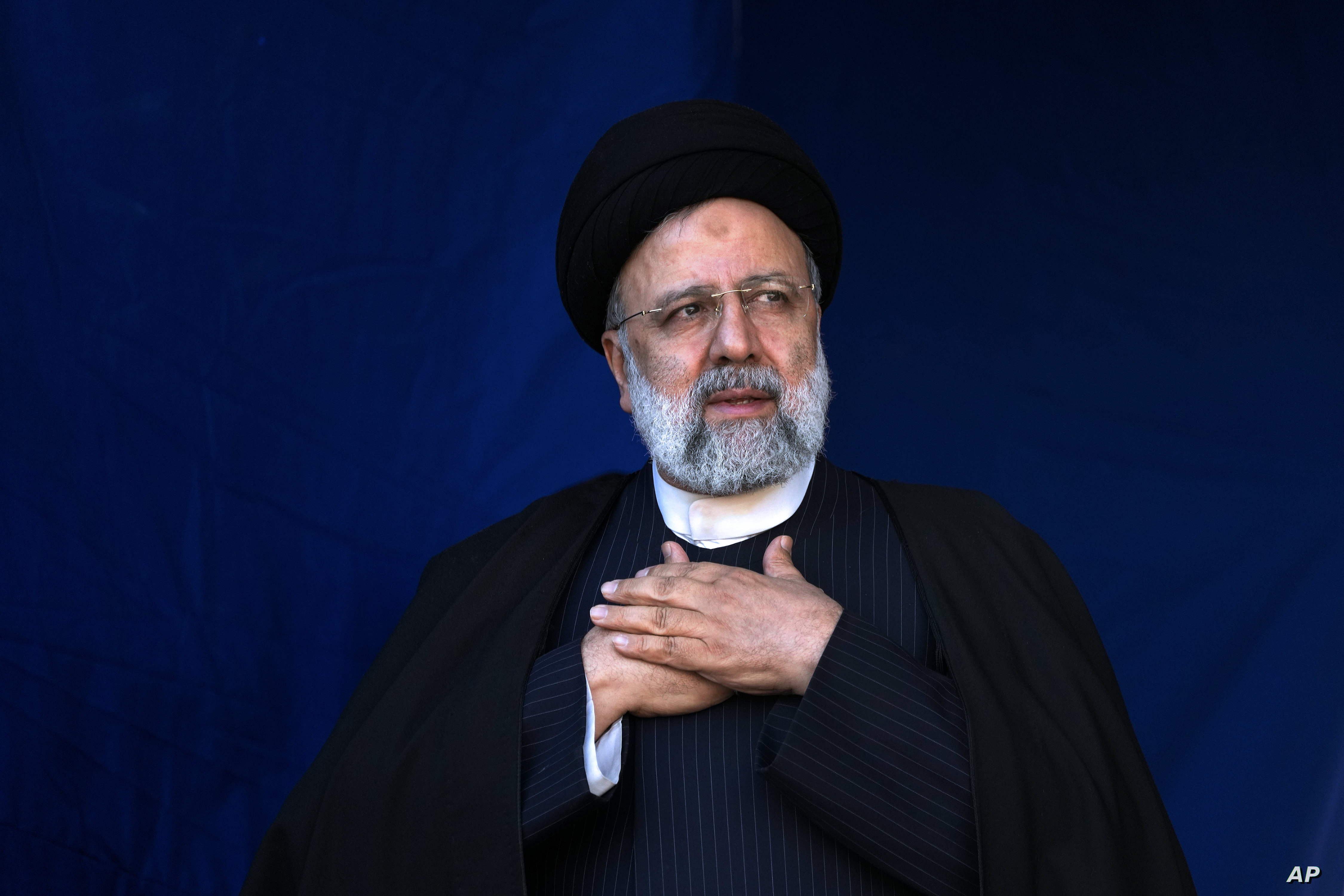 وكالة: مروحية الرئيس الإيراني سقطت لسوء الأحوال الجوية 