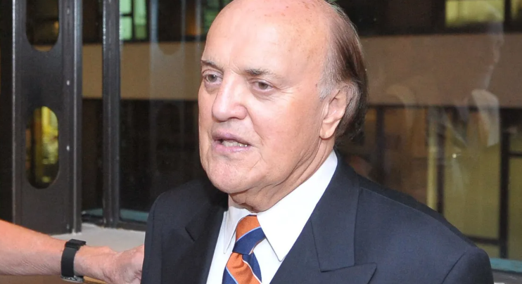 وفاة بيتر أرنيت ..  أشهر مراسل حربي