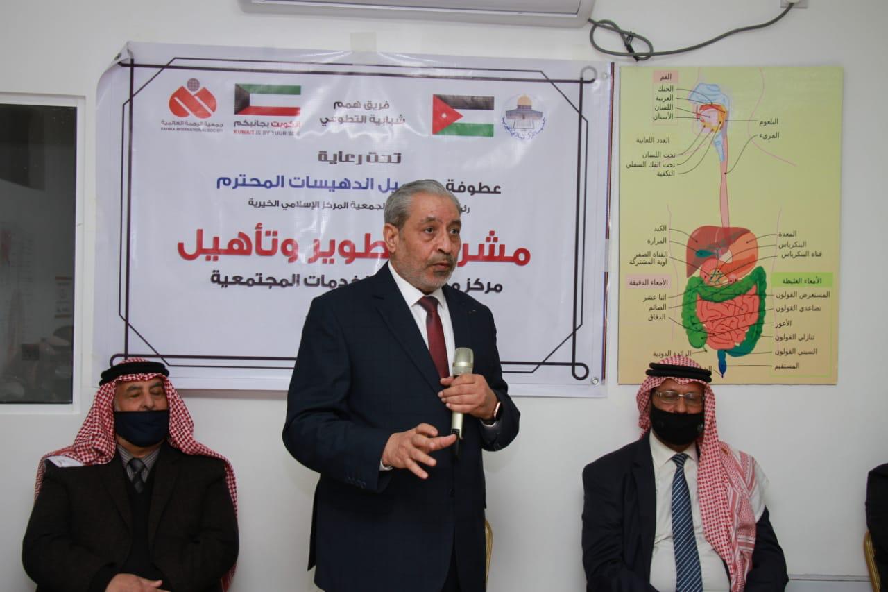 الدهيسات يفتتح أعمال تطوير وتجديد مشروع مكاني في مركز مخيم غزة