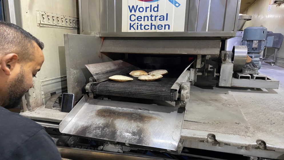 المخبزان الأردنيان المتنقلان في غزة يبدآن العمل