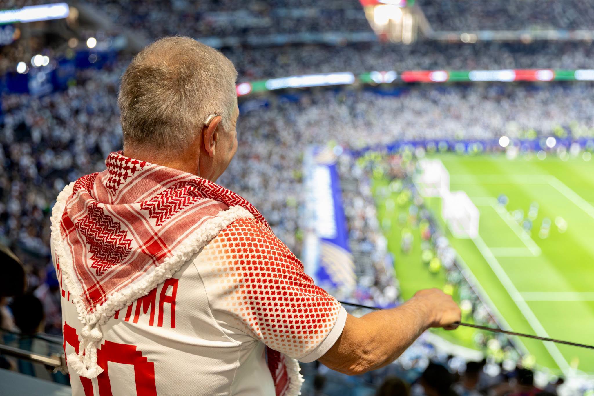 الملك وولي العهد يساندان النشامى في ملعب دالاس