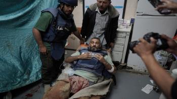 إصابة عدد من الصحفيين إثر استهدافهم من الاحتلال في غزة