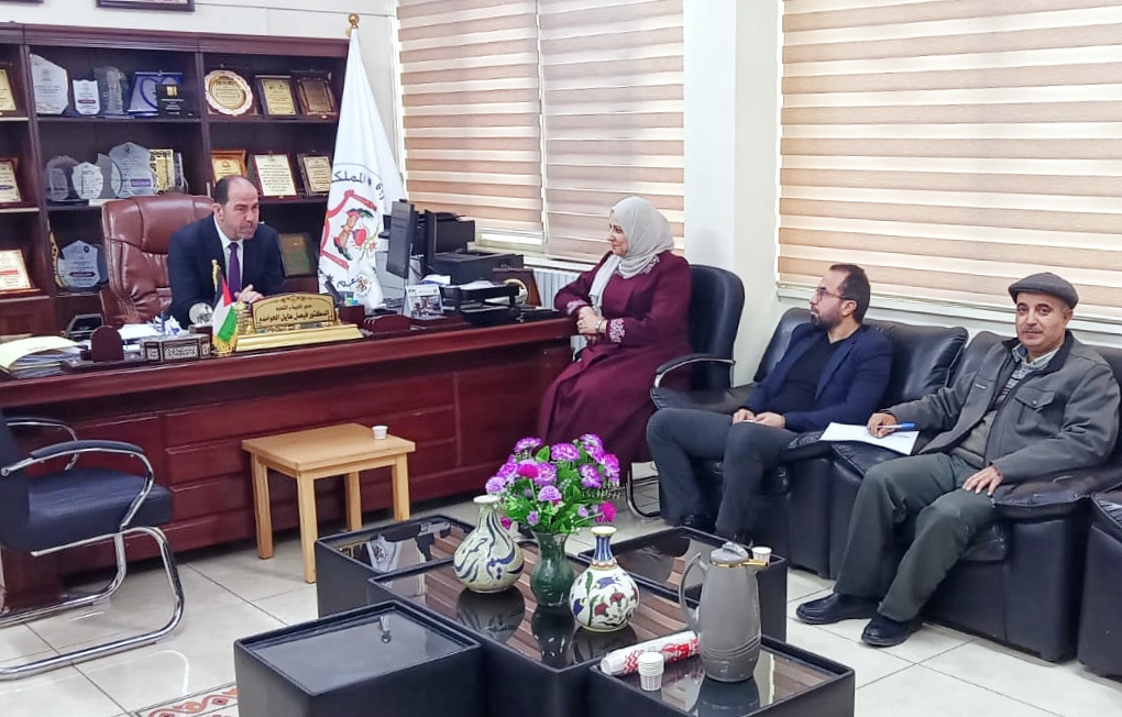 الحوامدة يجتمع بلجنة إدارة المخاطر