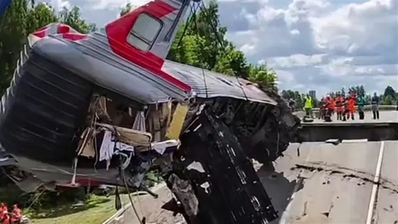 إصابة 22 شخصا بخروج قطار عن مساره في روسيا