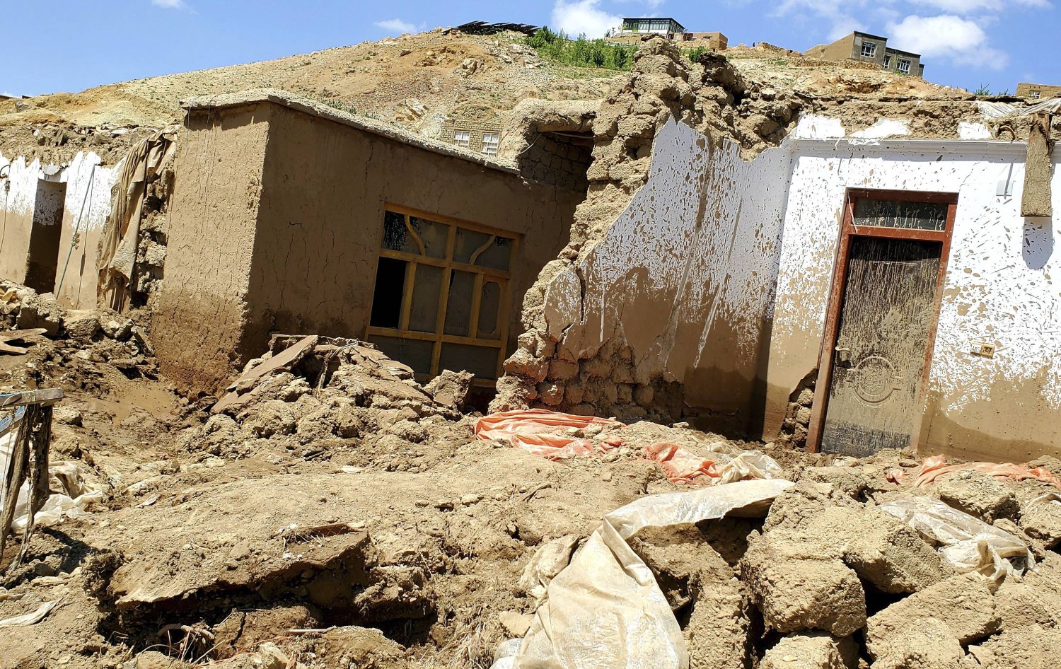 66 وفاة بسلسلة فيضانات ضربت أفغانستان 