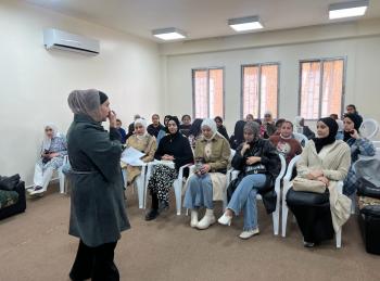 جلسة حوارية بعنوان الشباب والمشاركة السياسية في مركز شابات لواء سحاب