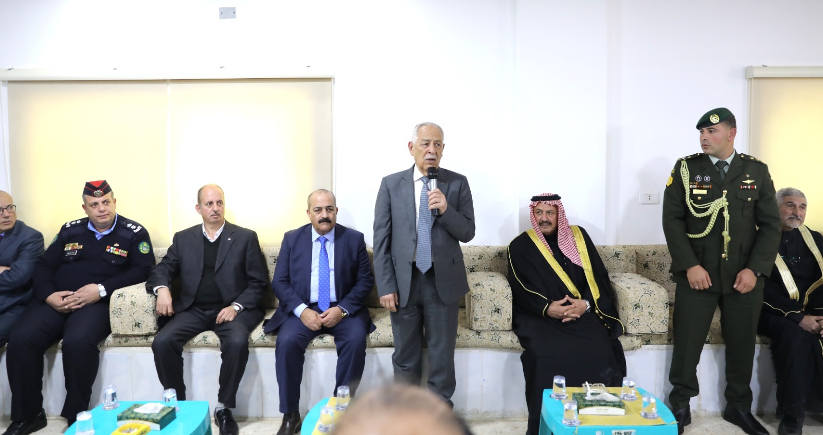 مندوبا عن الملك وولي العهد ..  العيسوي يعزي عشيرة القرعان