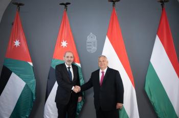 الصفدي يلتقي رئيس الوزراء الهنغاري 
