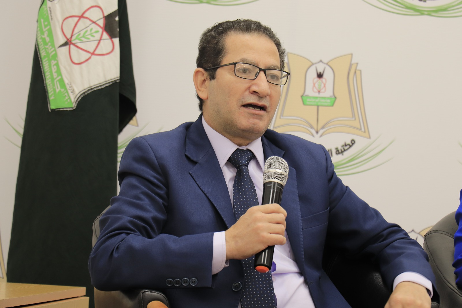 أين جائزة الملتقى؟