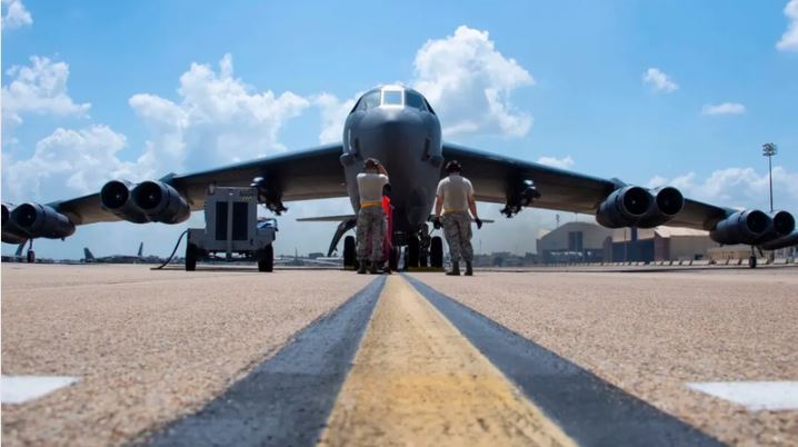 واشنطن تعزز حشدها في قاعدة فيرفورد البريطانية بقاذفتي B-52
