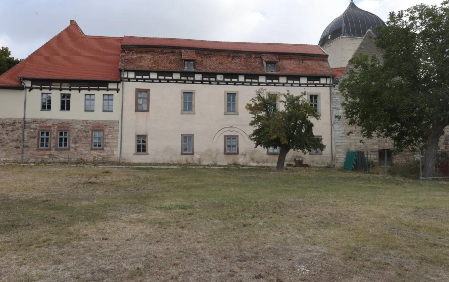 اندلاع حريق في قلعة تاريخية وسط ألمانيا